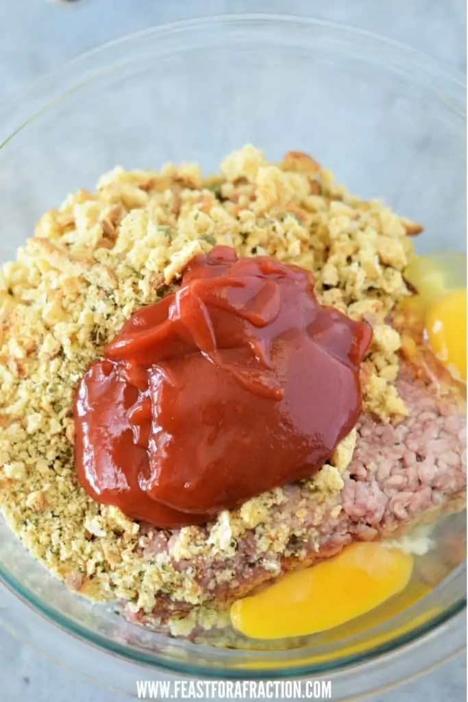 ingredients for stovetop stuffing meatloaf in glass bowl