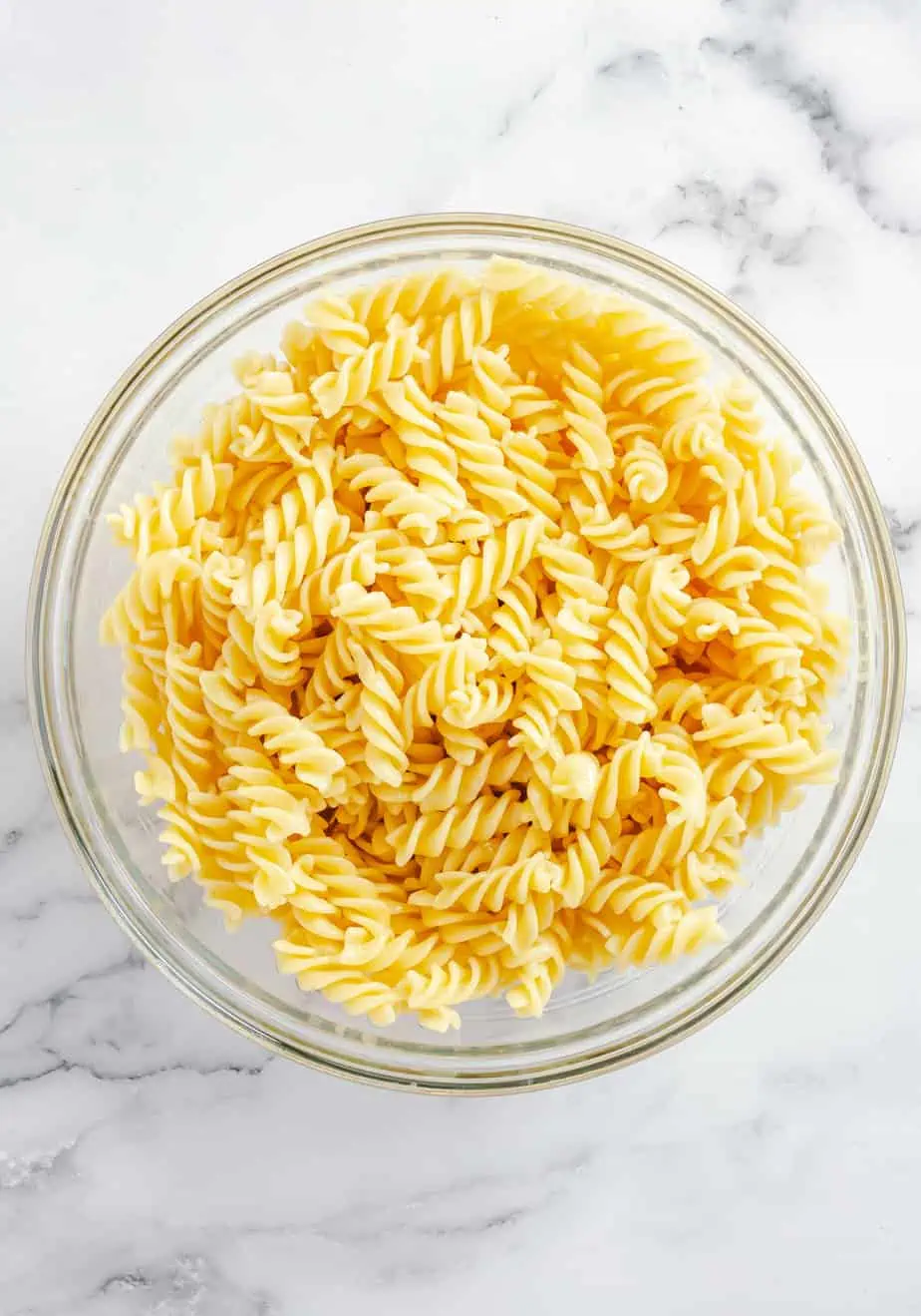 cooked pasta in glass bowl