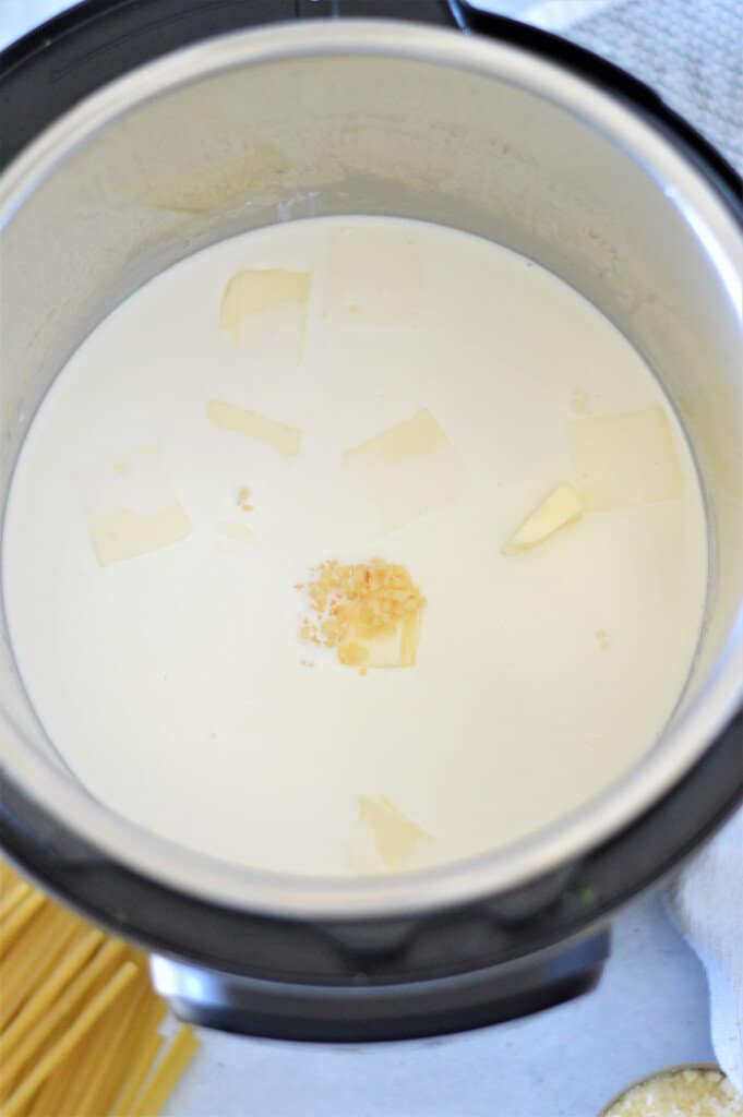 chicken broth, heavy cream, butter and garlic in instant pot for fettuccine alfredo