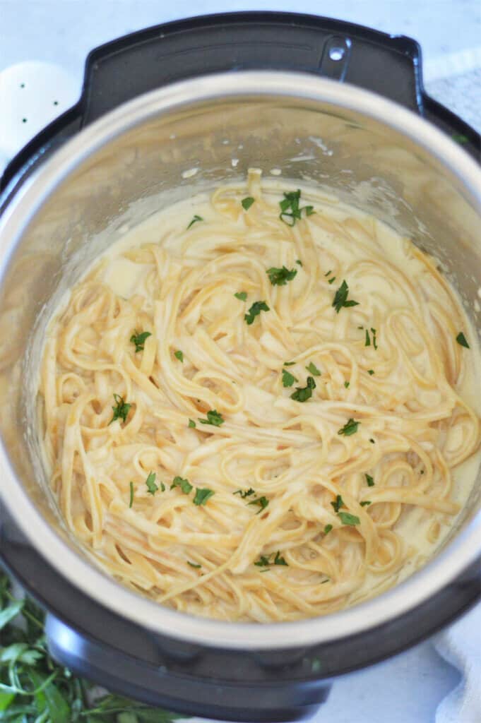 fettuccine alfredo in instant pot with parsley
